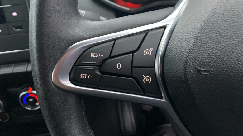 Renault Clio 1.0 TCe 100 Play 5dr Petrol Hatchback